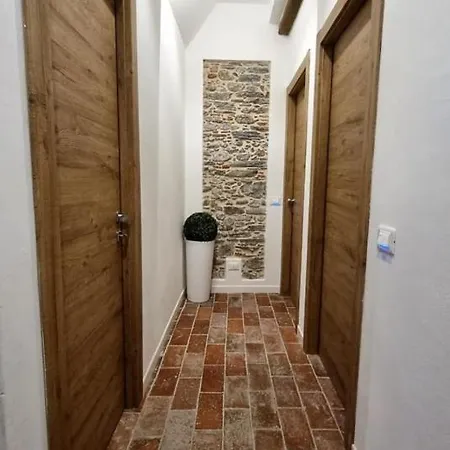 L' Onda Di Pensión Manarola